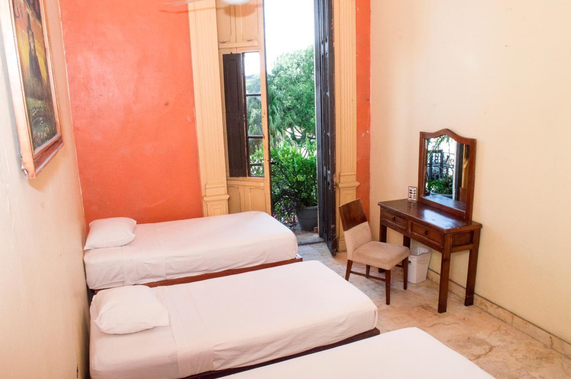 Hostal Zocalo Hotel Мерида Екстериор снимка